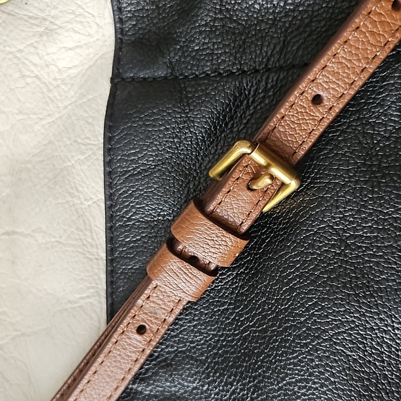 Black & White Leather Crossbody by Fossil - Picture 6 of 16